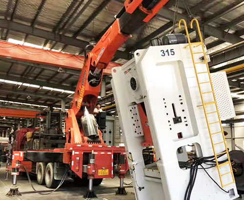 梅江附近随车吊出租，轻松解决运输难题