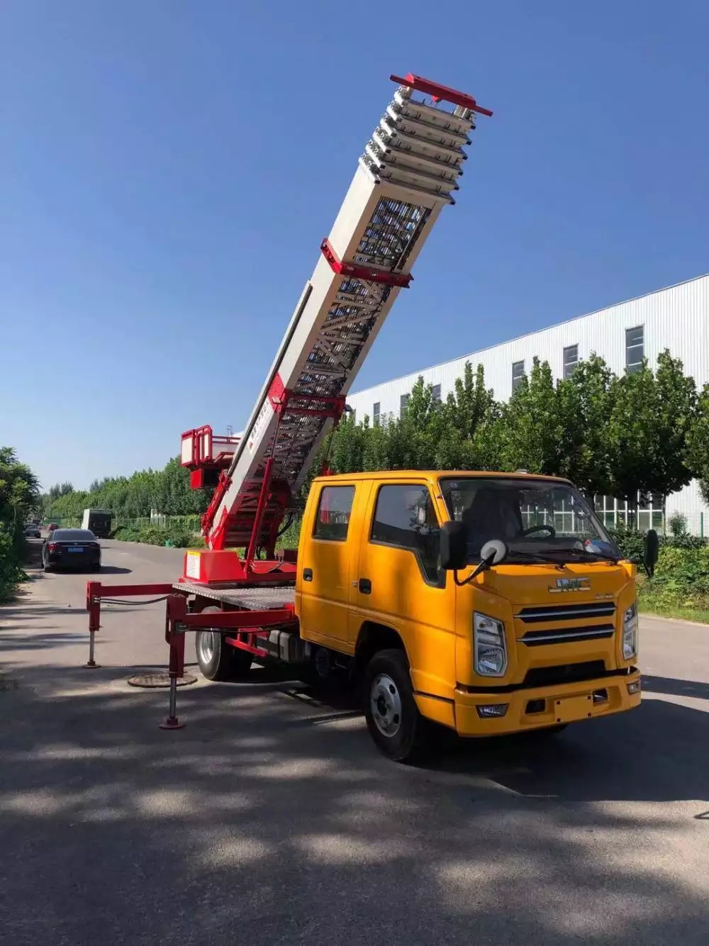 梅江附近的云梯车出租服务：轻松解决高空作业需求