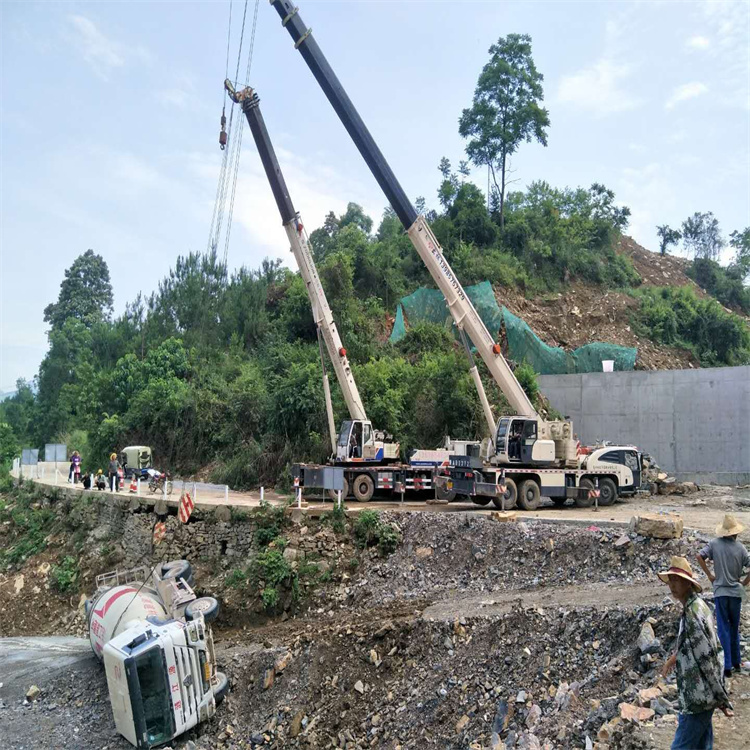 梅江汽车掉沟里叫吊车救援要多少钱